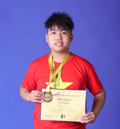 Vietnamese student earns two consecutive golds at International Mathematical Olympiad